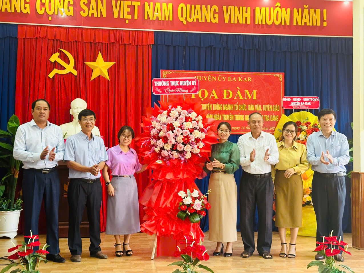 Huyện ủy Ea Kar tổ chức Tọa đàm kỷ niệm 94 năm Ngày truyền thống các Ban xây dựng Đảng, Văn phòng cấp ủy và 76 năm ngày truyền thống ngành Kiểm tra Đảng.